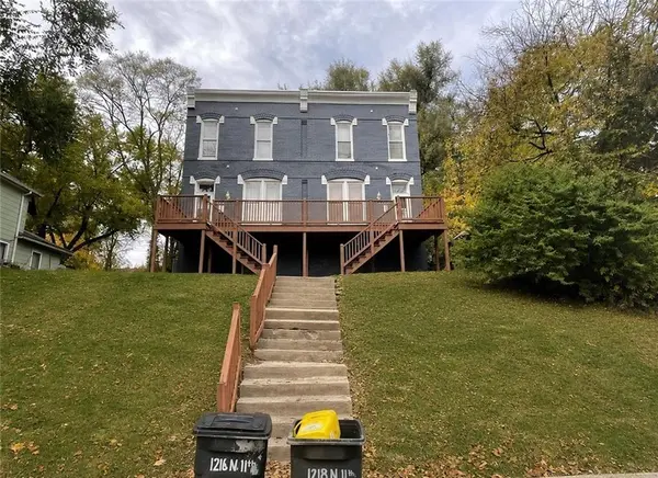 1216 N 11th ST, St Joseph, MO 64501
