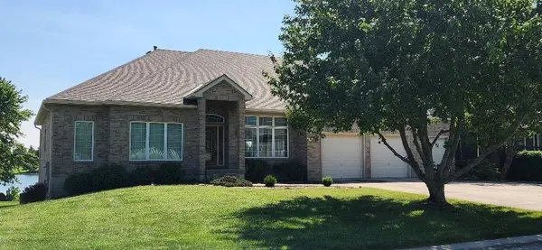 15613 Cedar LN, Basehor, KS 66007