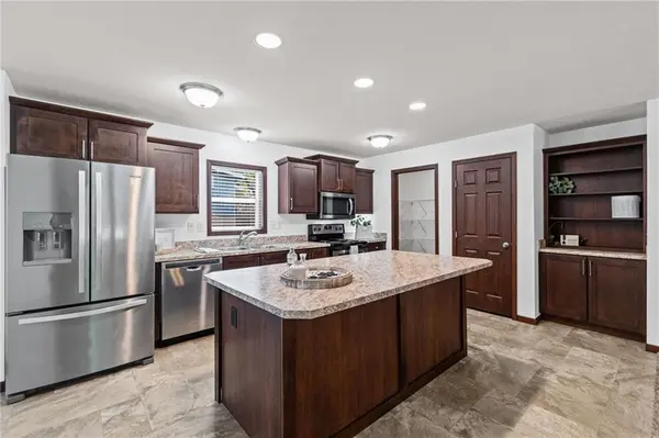 1108 NE 52nd TER, Kansas City, MO 64118