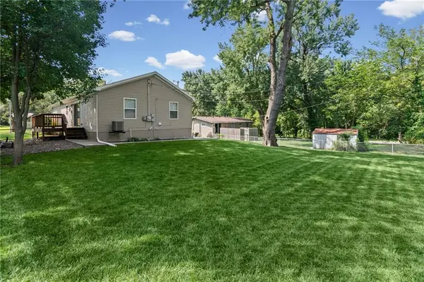 1108 NE 52nd TER, Kansas City, MO 64118