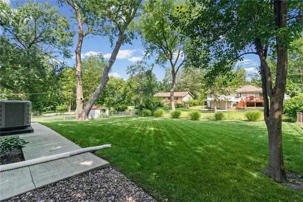 1108 NE 52nd TER, Kansas City, MO 64118