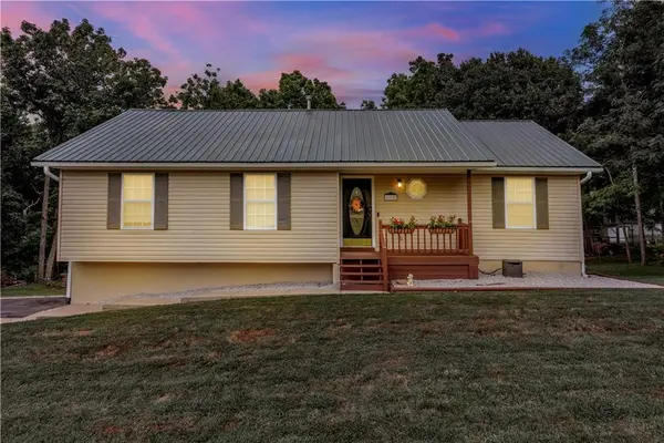 615 SE 145th RD, Warrensburg, MO 64093