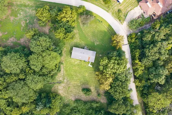 9445 Village LN, Ozawkie, KS 66070