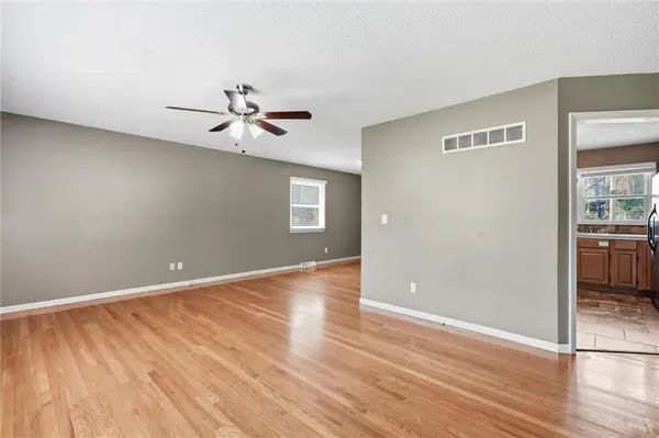 8611 E 85th ST, Raytown, MO 64138