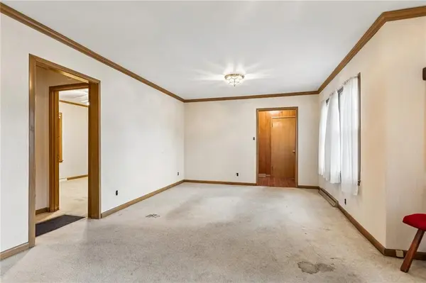 8236 Santa Fe DR, Overland Park, KS 66204