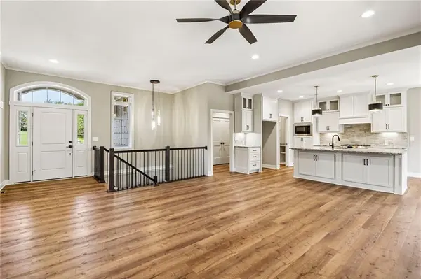 12215 S Eagle Crest DR, Lee's Summit, MO 64086