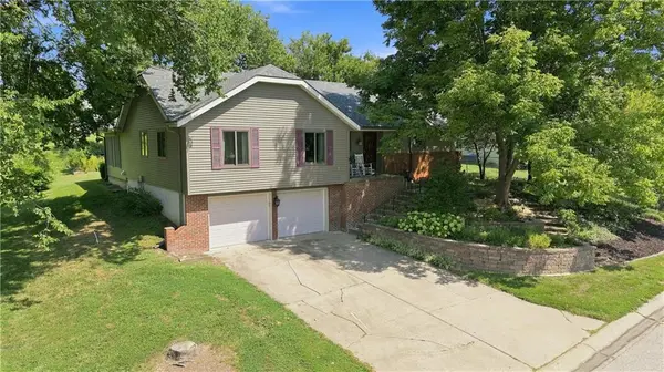 1005 Plaza PL, Warrensburg, MO 64093