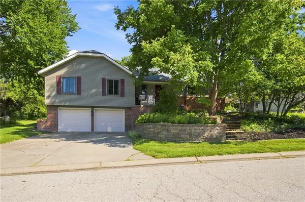 1005 Plaza PL, Warrensburg, MO 64093