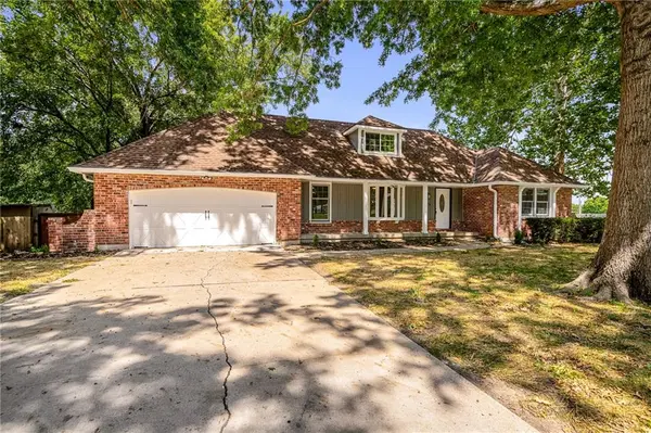 7106 E 127th ST, Grandview, MO 64083