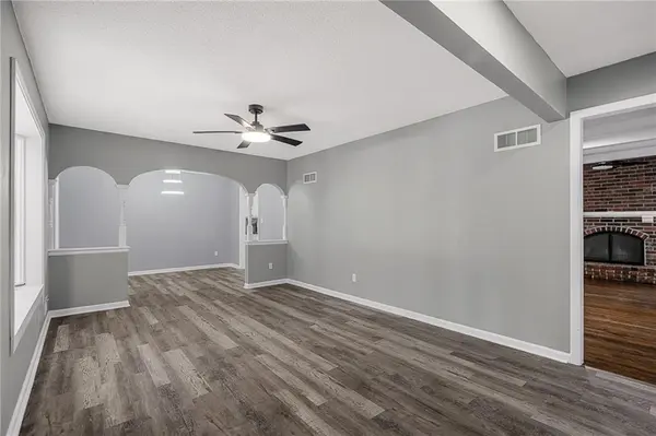 7106 E 127th ST, Grandview, MO 64083