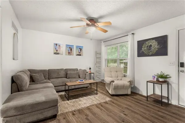 808 SE 19th ST, Oak Grove, MO 64075