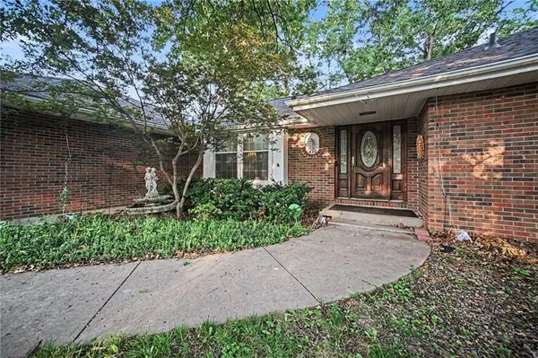 420 Glendale RD, Liberty, MO 64068