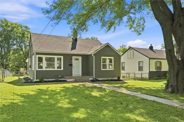 1355 S Pearl ST, Independence, MO 64055