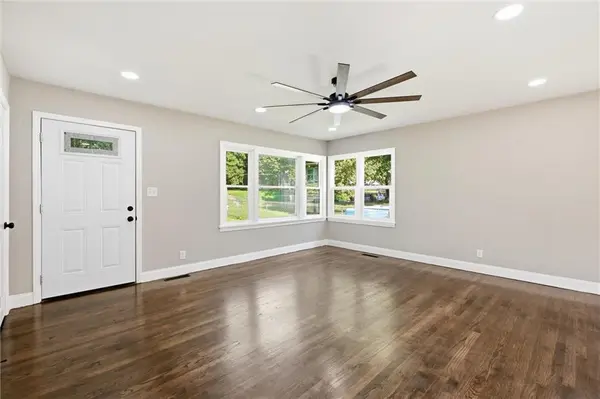 1355 S Pearl ST, Independence, MO 64055