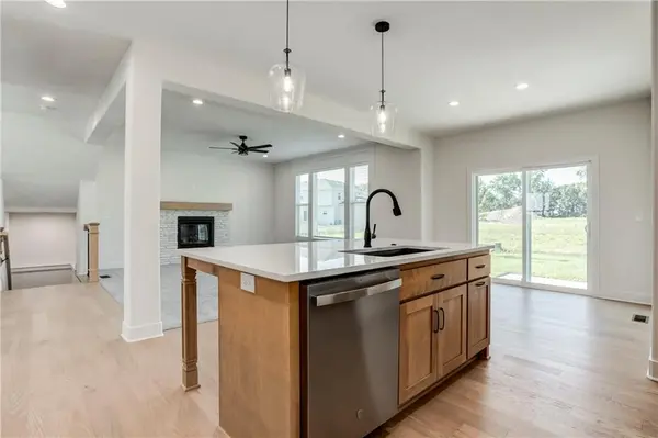 19007 W 170th TER, Olathe, KS 66062