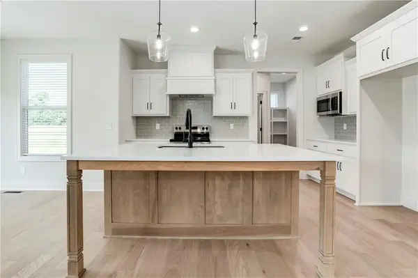 19007 W 170th TER, Olathe, KS 66062