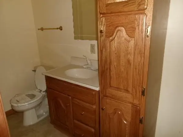 1001 NW Canterbury RD, Blue Springs, MO 64015