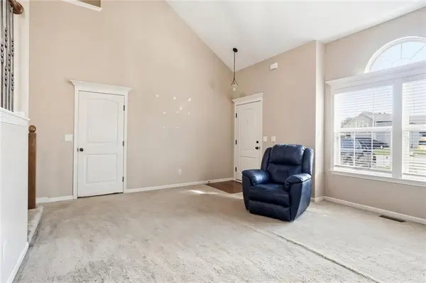 802 N Cypress CIR, Kearney, MO 64060