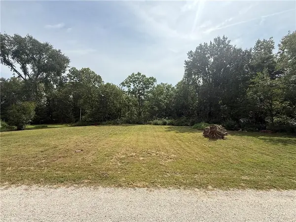 1209 N Lyne ST, Raymore, MO 64083