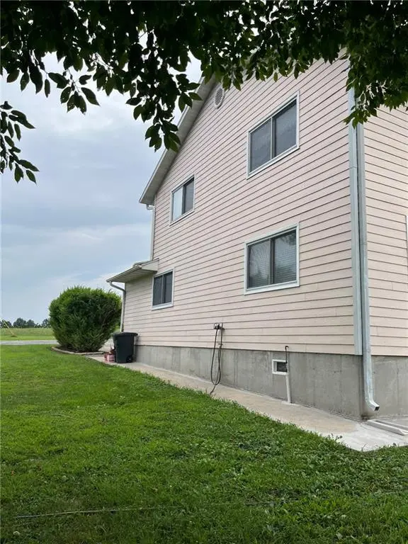25061 Angus DR, Houstonia, MO 65333