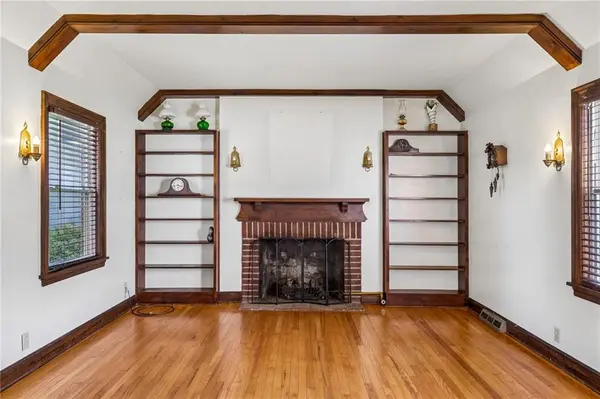 734 E MANOR RD, Independence, MO 64055