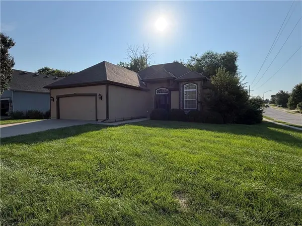 9451 N Adrian AVE, Kansas City, MO 64154