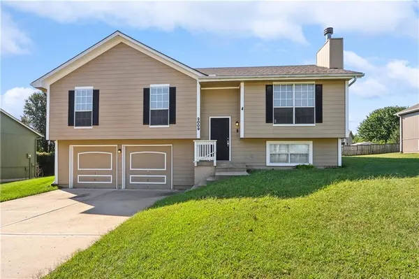 2009 Cypress WAY, Pleasant Hill, MO 64080