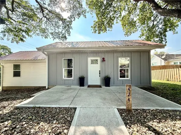 424 2nd ST, Barnard, MO 64423