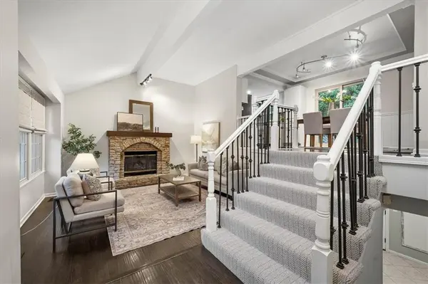 9410 Greenway LN, Lenexa, KS 66215