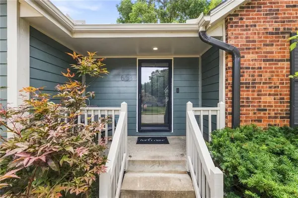 633 Clubhouse DR, Lee's Summit, MO 64086