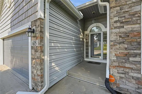615 Johnston Pkwy, Raymore, MO 64083