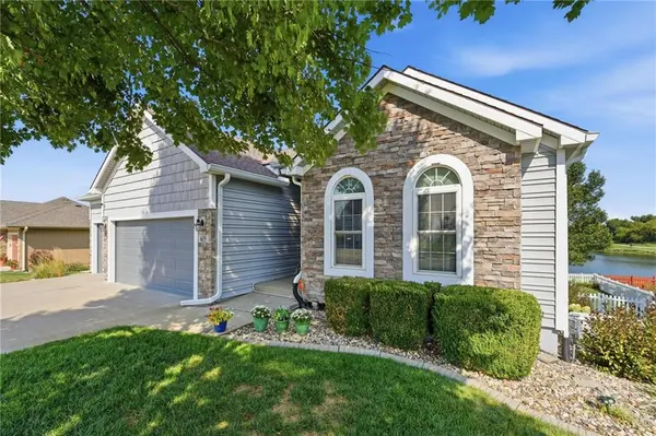 615 Johnston Pkwy, Raymore, MO 64083