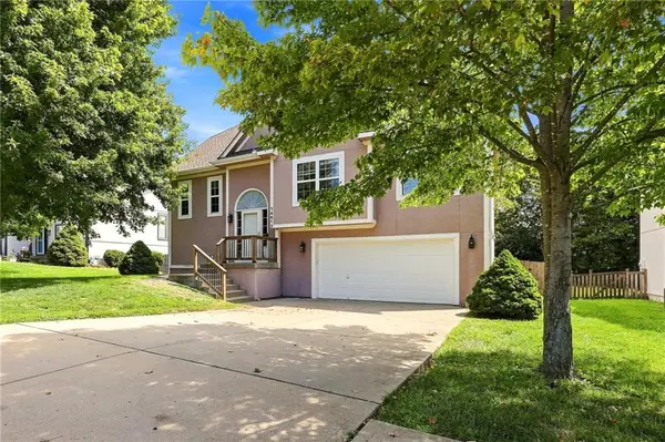 14613 Wicklow ST, Smithville, MO 64089