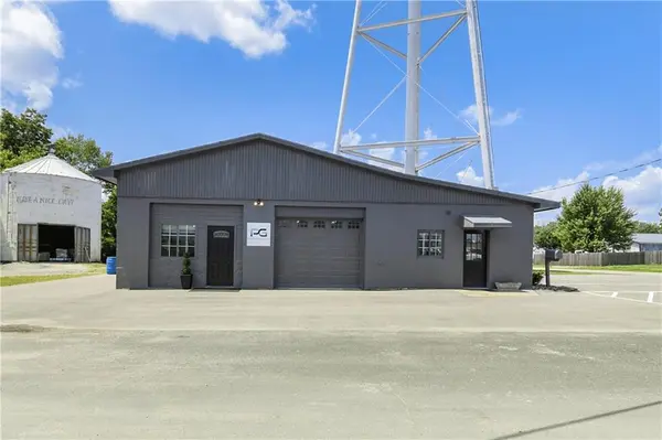 176 W 1ST ST, Peculiar, MO 64078