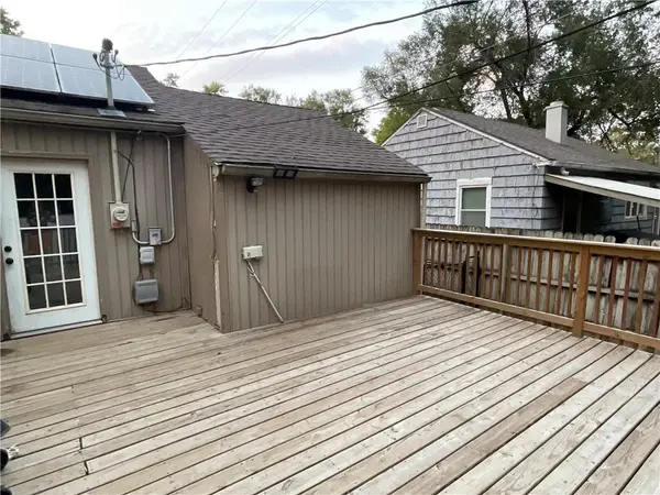 1111 NE 43rd ST, Kansas City, MO 64116