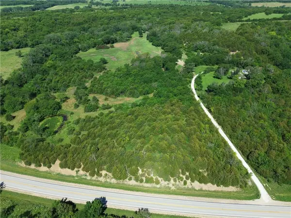 5781 Cecil DR, Ozawkie, KS 66070