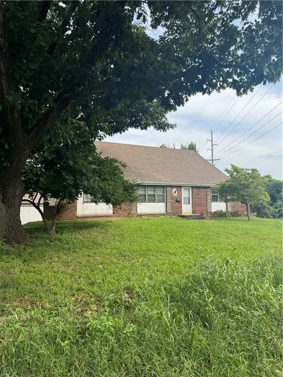 8204 NE 53rd ST, Kansas City, MO 64119