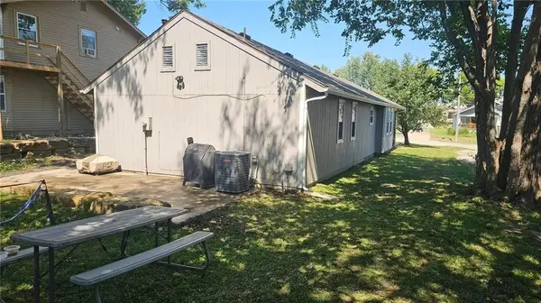 1129 Parker AVE, Osawatomie, KS 66064