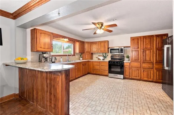 1322 S Kings HWY, Independence, MO 64055