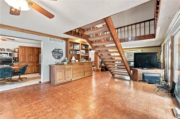 1322 S Kings HWY, Independence, MO 64055