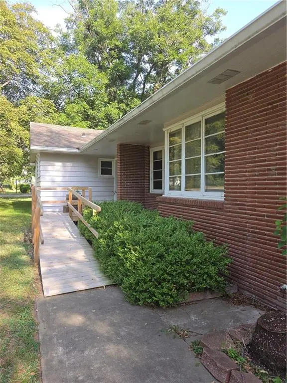 1200 Washington ST, Fredonia, KS 66736
