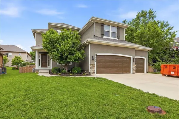 24504 W 80th PL, Lenexa, KS 66227