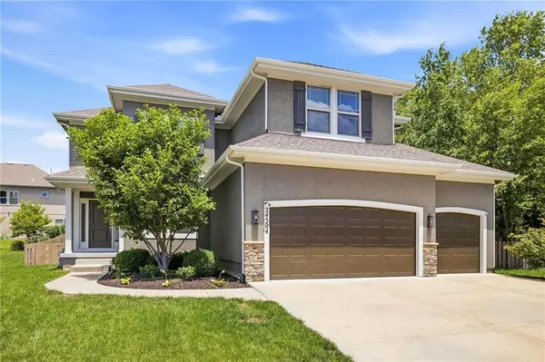 24504 W 80th PL, Lenexa, KS 66227