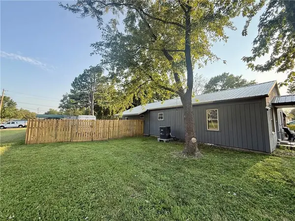 1021 E PARK AVE, Rich Hill, MO 64779