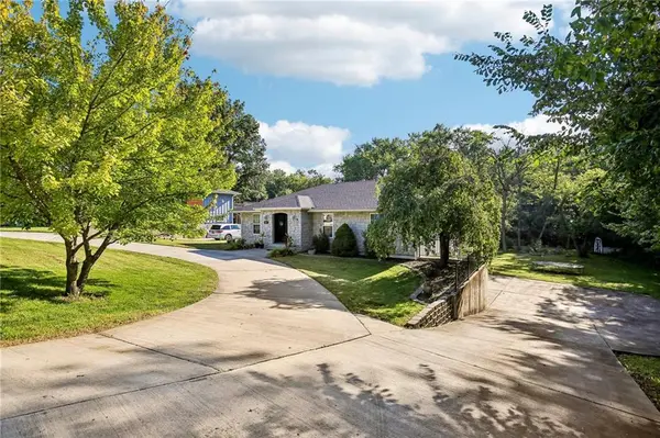 919 Shawnee ST, Tonganoxie, KS 66086