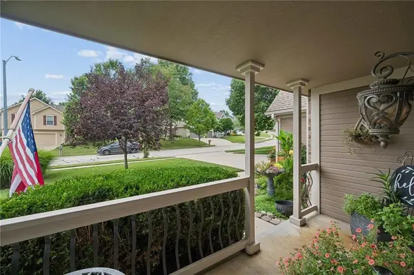 1721 Parkside DR, Liberty, MO 64068