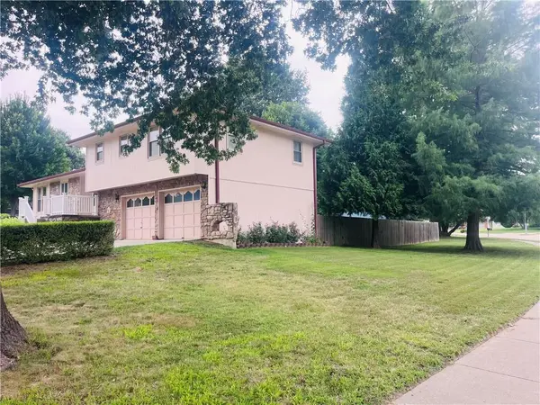 2902 Derven CT, St Joseph, MO 64506
