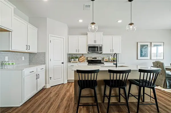 18455 W 205th ST, Spring Hill, KS 66083