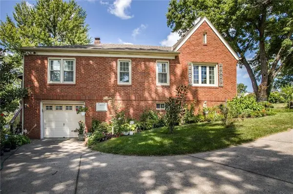 904 Ashland CT, St Joseph, MO 64506