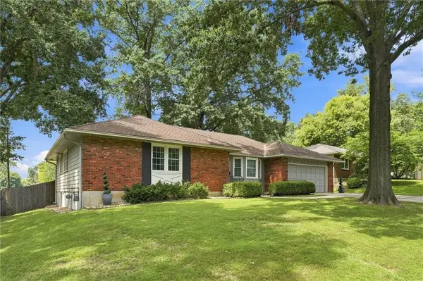 7228 Woodward ST, Overland Park, KS 66204